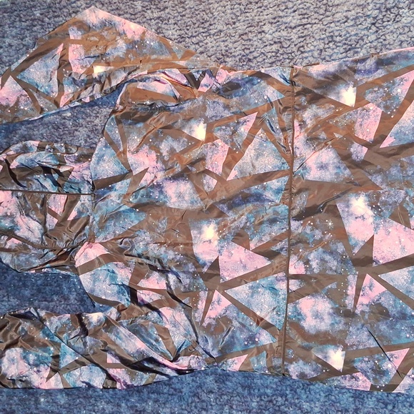 🌠 Wind breaker with night sky galaxy pattern. Like new. Mens size small. - Picture 11 of 14